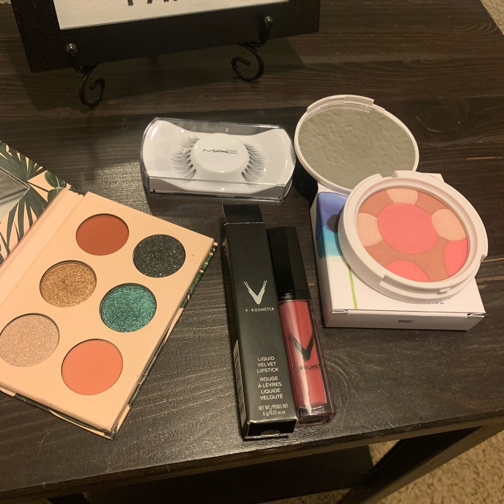 Makeup bundle